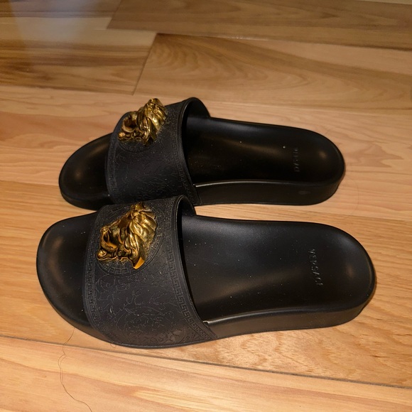 100% Authentic VERSACE Palazzo Pool side slides - Picture 2 of 5